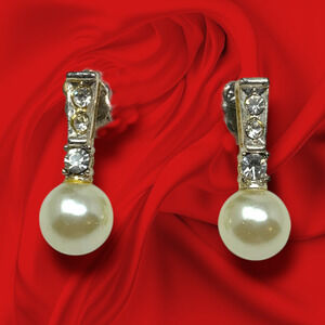 Vintage 1960's Petite Faux Peal & Crystal Pierced Earrings Runway Couture